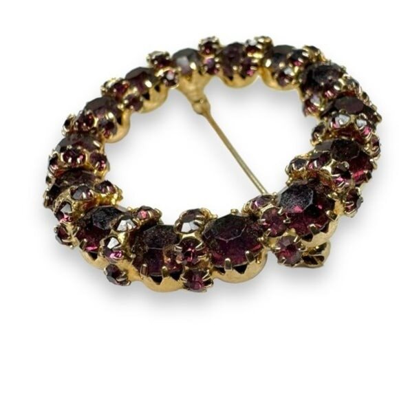 Unsigned Weiss Purple Crystal Gold Tone Wreath Brooch UV Glow Manganese 1.5" - Picture 6 of 8